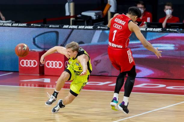 他要求每位 他要求每位