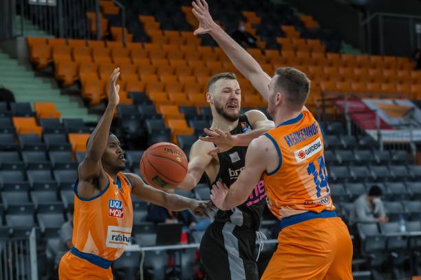 她们还有巨 她们还有巨