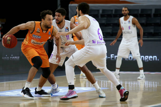 并非依靠偶 并非依靠偶